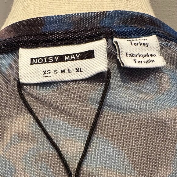 Noisy May - Babylock Hem Top - Sheer long sleeve top with swirly pattern - Picture 5 of 6